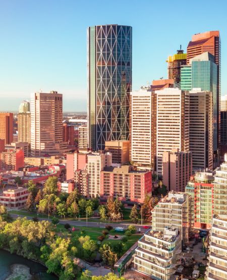 Bygninger i Calgary, Canada på en klar sommerdag