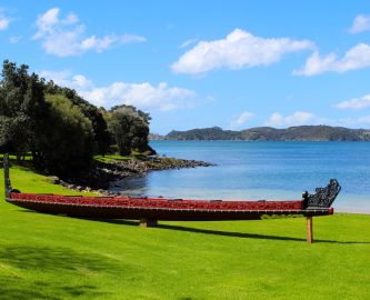 Traditionel maori-krigskano ved Waitangi Treaty Grounds, New Zealand Traditionel maori-krigskano ved Waitangi Treaty Grounds, New Zealand