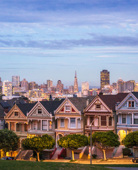 Bybillede af bakke med huse i San Fransisco