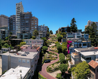 Bybillede af huse i San Fransisco