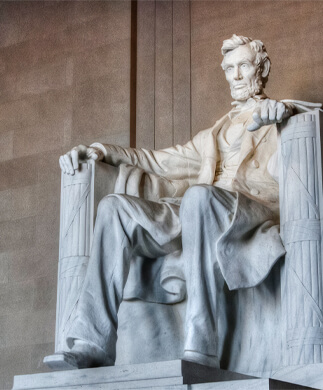 Lincoln Memorial statuen set fra siden i Washington D.C.