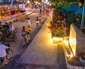 Aftenstemning i gaderne på Gili Trawangan, Bali