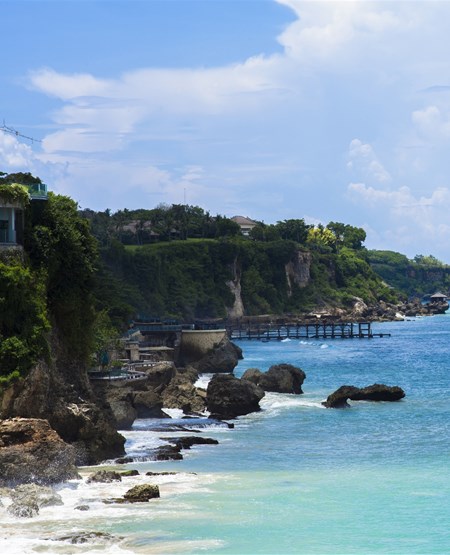Tegel Wangi kysten med klipper ved Jimbaran på Bali