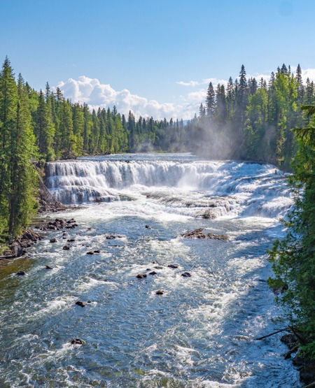 Vanfald i Murtle River i Wells Gray Provincial, Canada