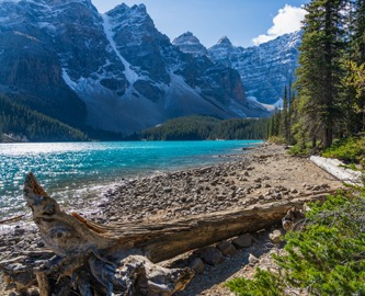 Sø i Canada Smukt landskab med sø og bjerge i Canada