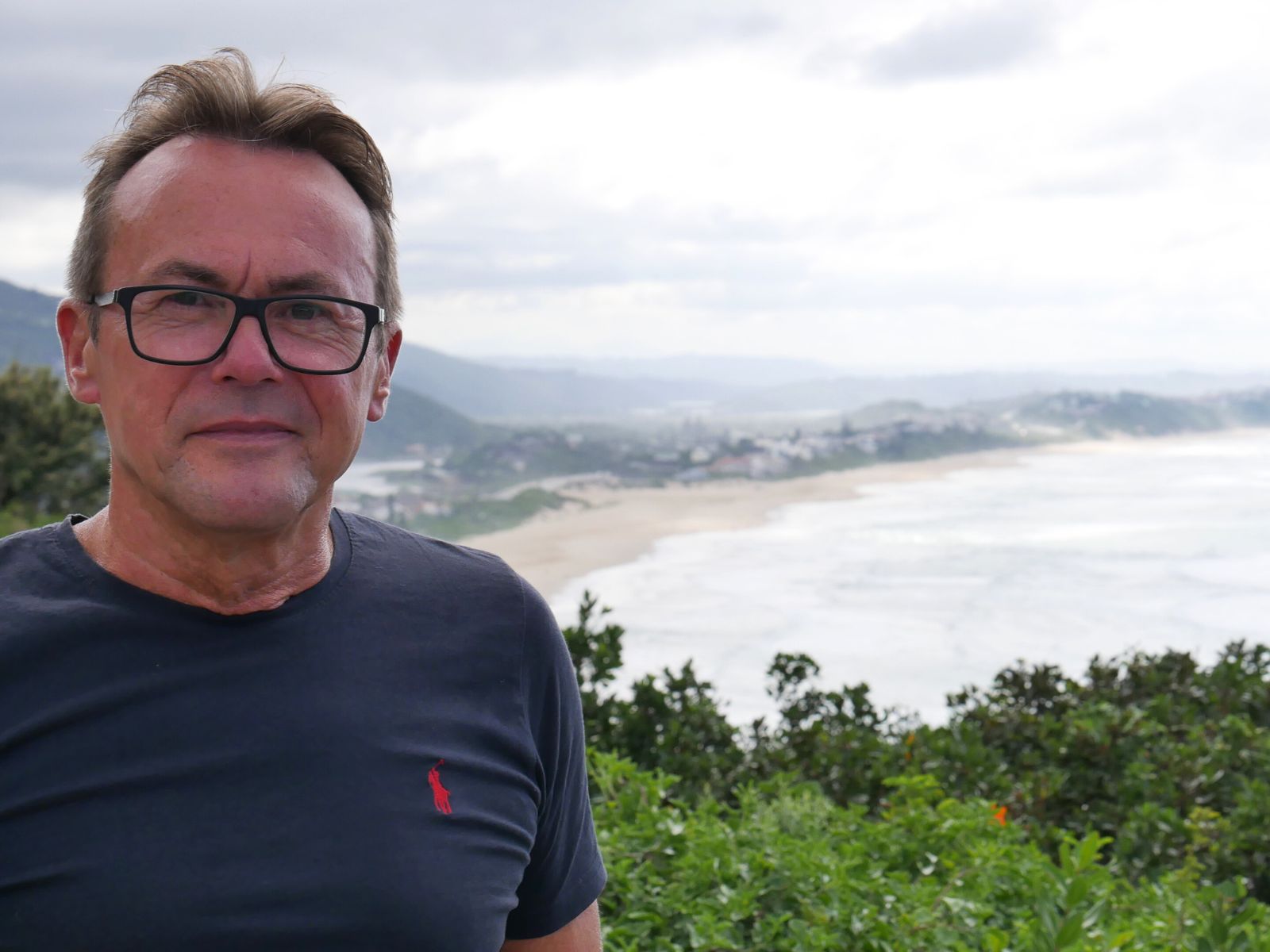Rejseleder Steen Ramsgaard i Sydafrika ved kyststrækning