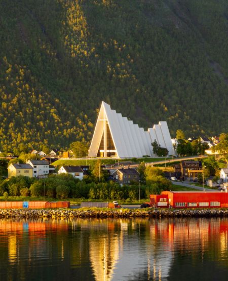 Tromsoe_-_Norge-_iStock-2162174739