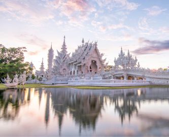 Det Hvide Tempel Wat Rong Kun i Chiang Rai-provinsen i Thailand